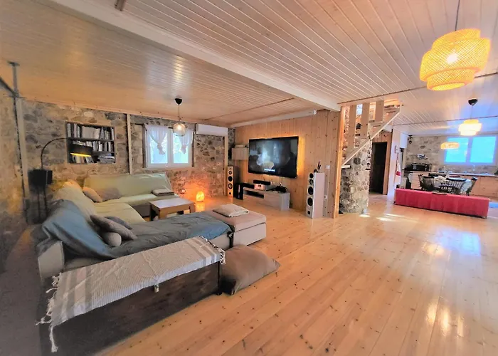 بيت للعطل Eco-friendly - Hot Tub Forest & Sea Access ماستيخاري