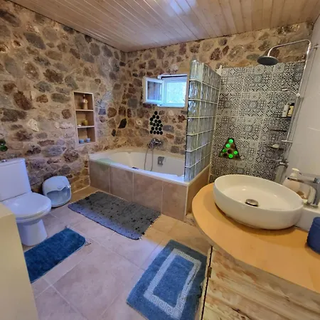 Eco-friendly - Hot Tub Forest & Sea Access Дом отдыха Мастихари